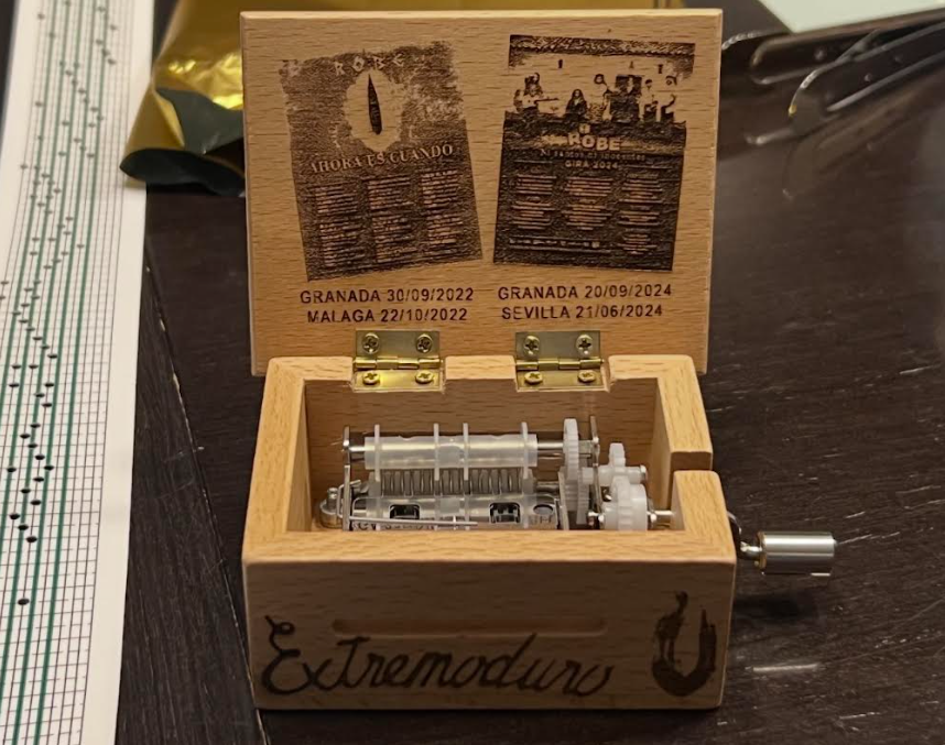 Caja musical personalizada de Extremoduro con recuerdos de conciertos